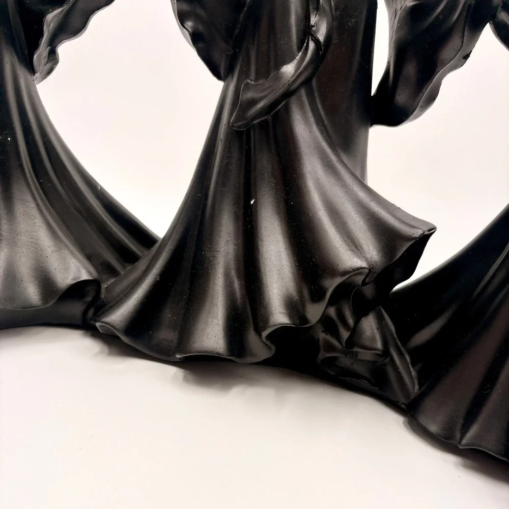 Tahari Home Halloween LARGE 3 Witches Holding Hands Figurine Matte Black NEW